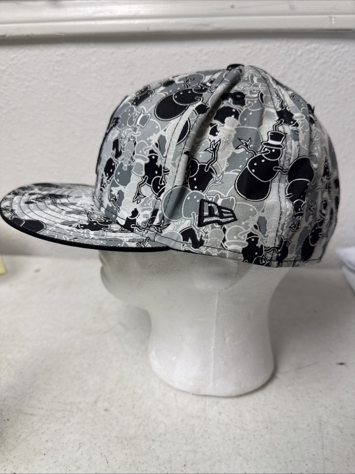New Era Hat Snowman Print Black And White 59 Fifty 7 3/4 Fitted New W/ Tags