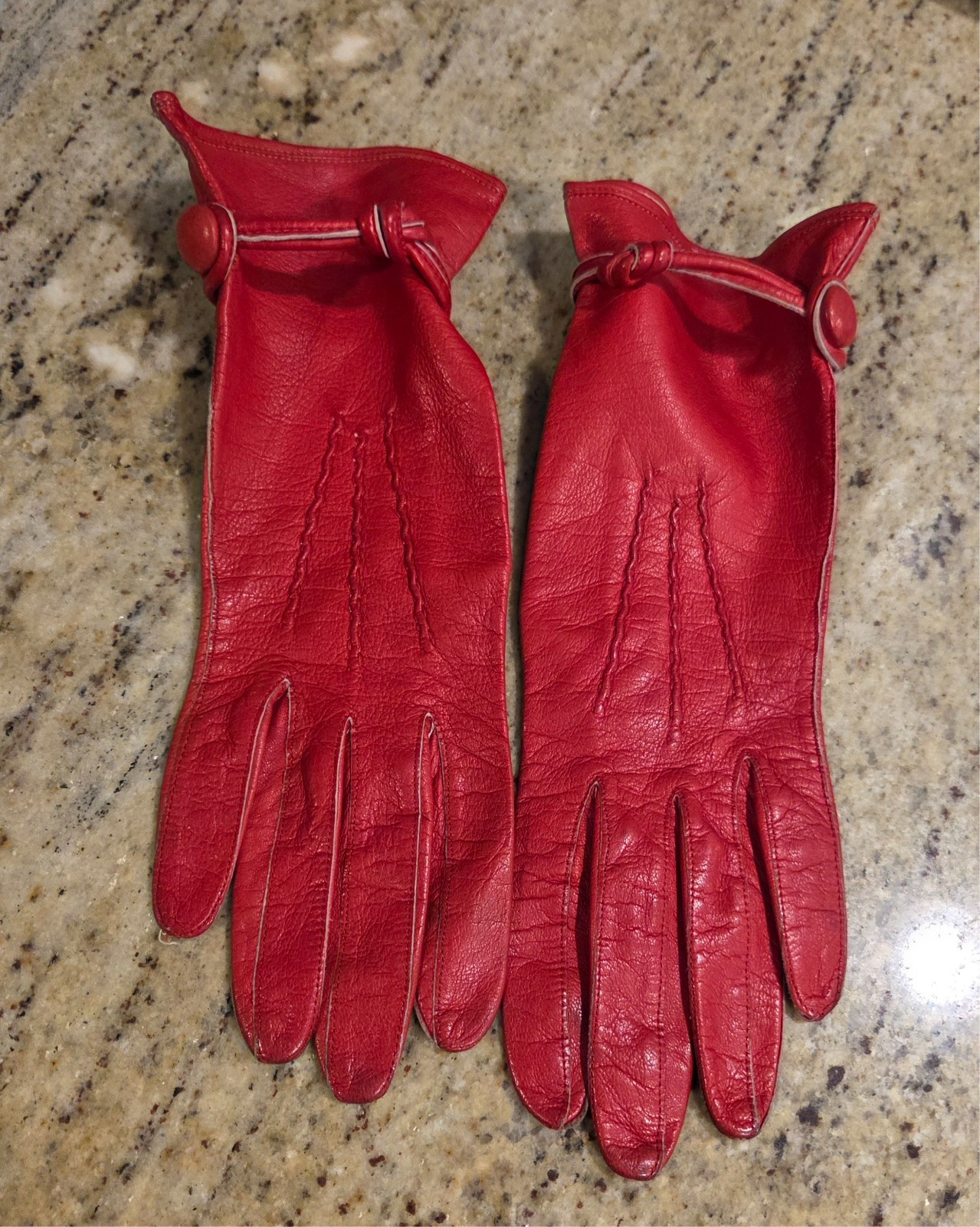 Vintage Womens Size S 6 1/4 Red Leather Button Strap Gloves Unique