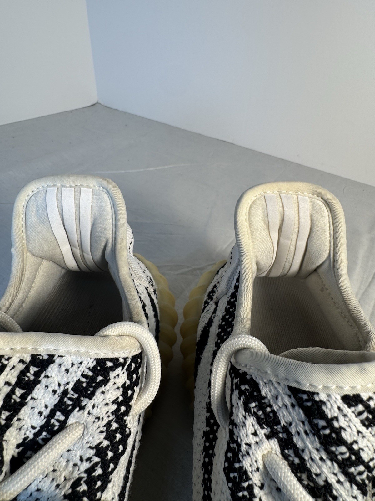 Size 9.5 – adidas Yeezy Boost 350 V2 Low Zebra