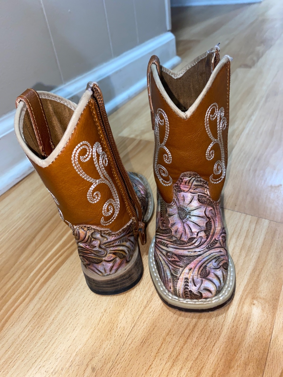 Slightly Used Twister Cowgirl Boots Toddler US Size 4 in great condition!