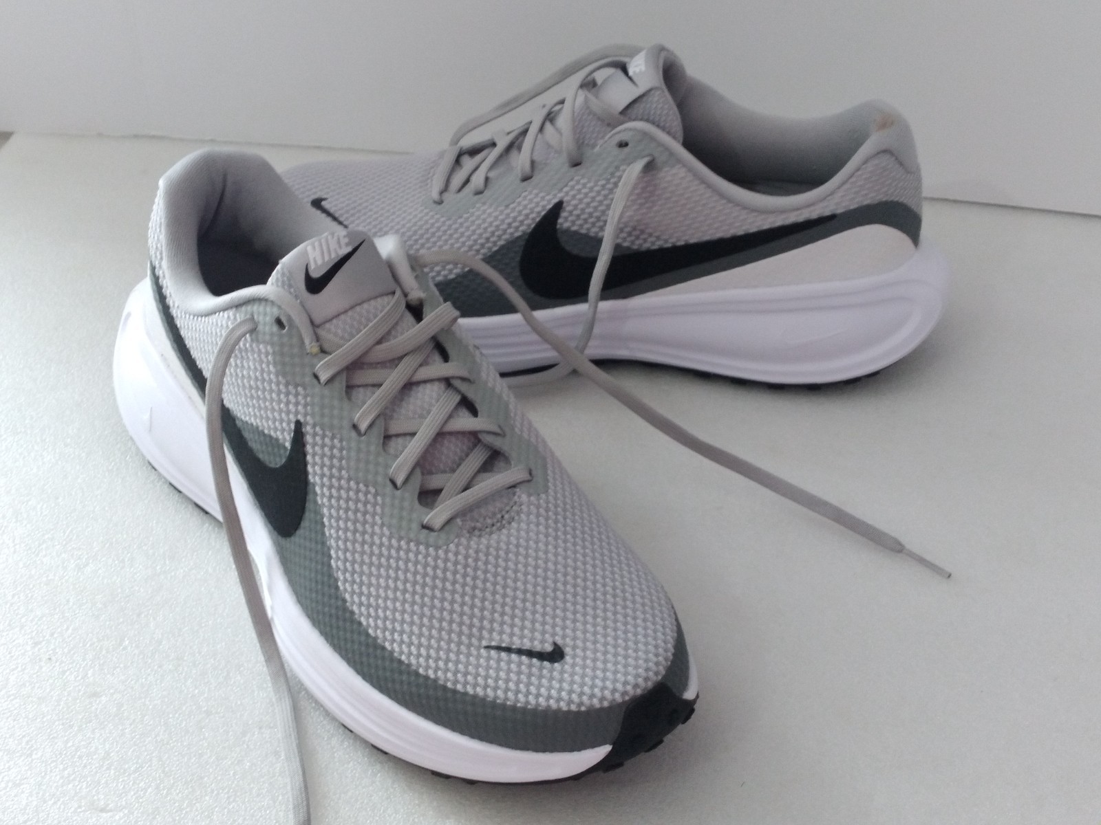 Nike Revolution 8 HJ9198-004 Light Smoke Grey Black Men’s 10 Athletic Sneakers
