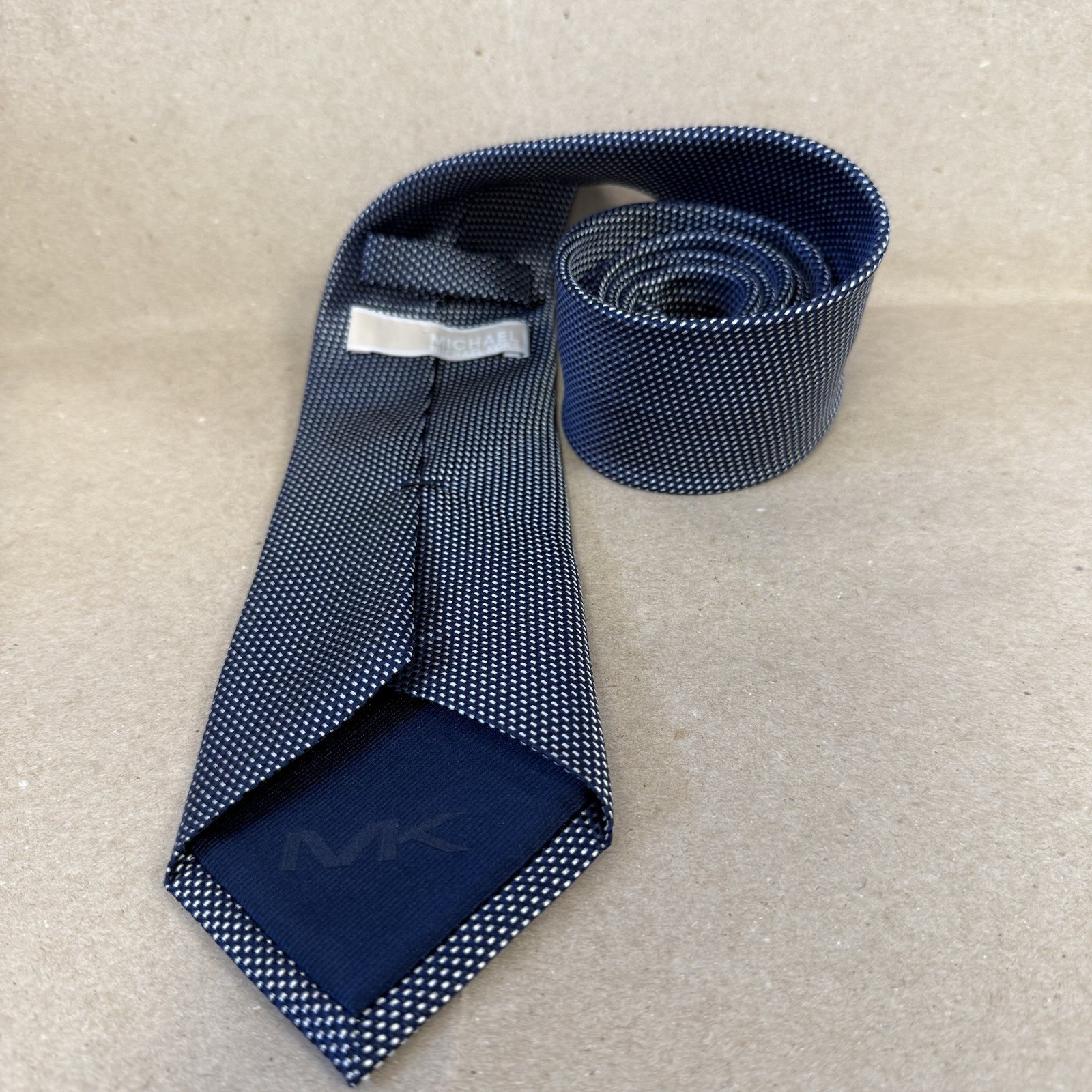 MICHAEL KORS MK Blue Textured Pattern Neck Tie Classic Length 57″-60. 100% Silk