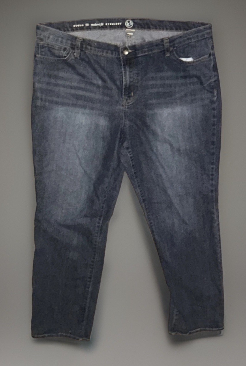 Women’s modern fit Blue Medium Wash straight Denim Jeans Size 20 (32 waist)