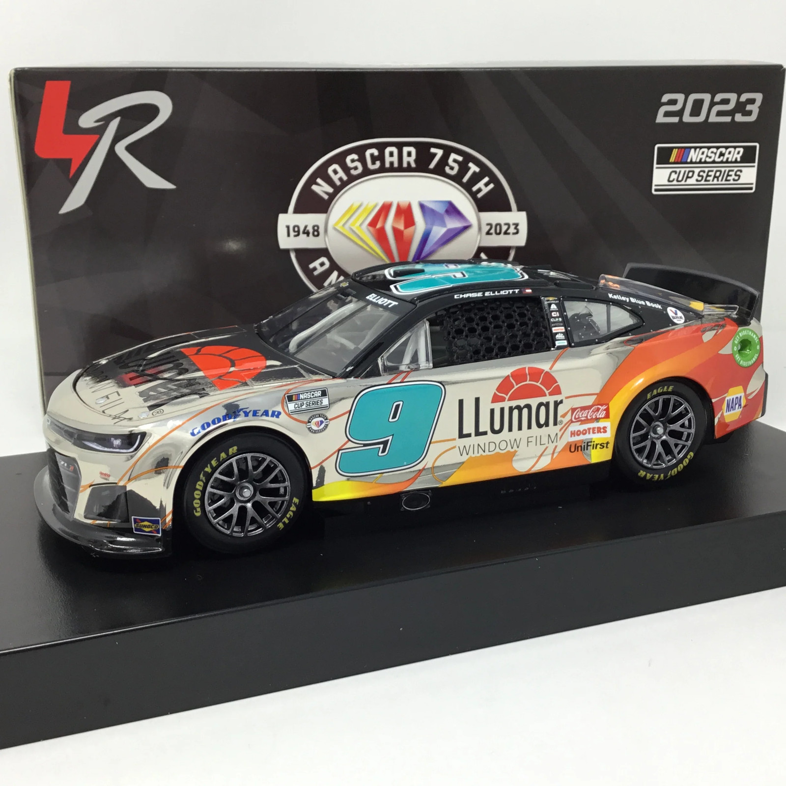 Chase Elliott 2023 Llumar 1:24 Color Chrome Diecast