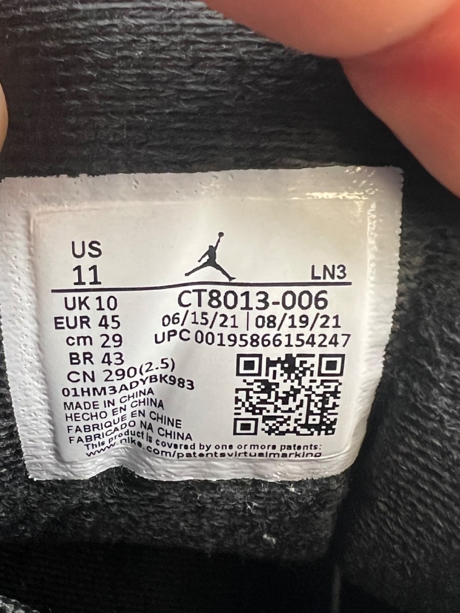 Jordan 12 Retro Playoffs (2022) 11 (Moderately Worn Pre-Owned)J Size 11 (No Box)