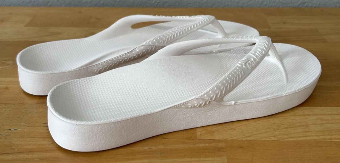 Archies Flip Flops Womens 7 Men 6 White Arch Support Thong Sandals Casual Shoes