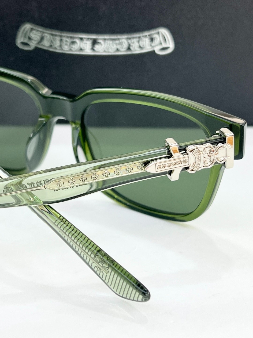 CHROME HEARTS MODEL：VAGILLIONAIRE II Sunglasses SIZE：56口19-152 🐱 1424 1624