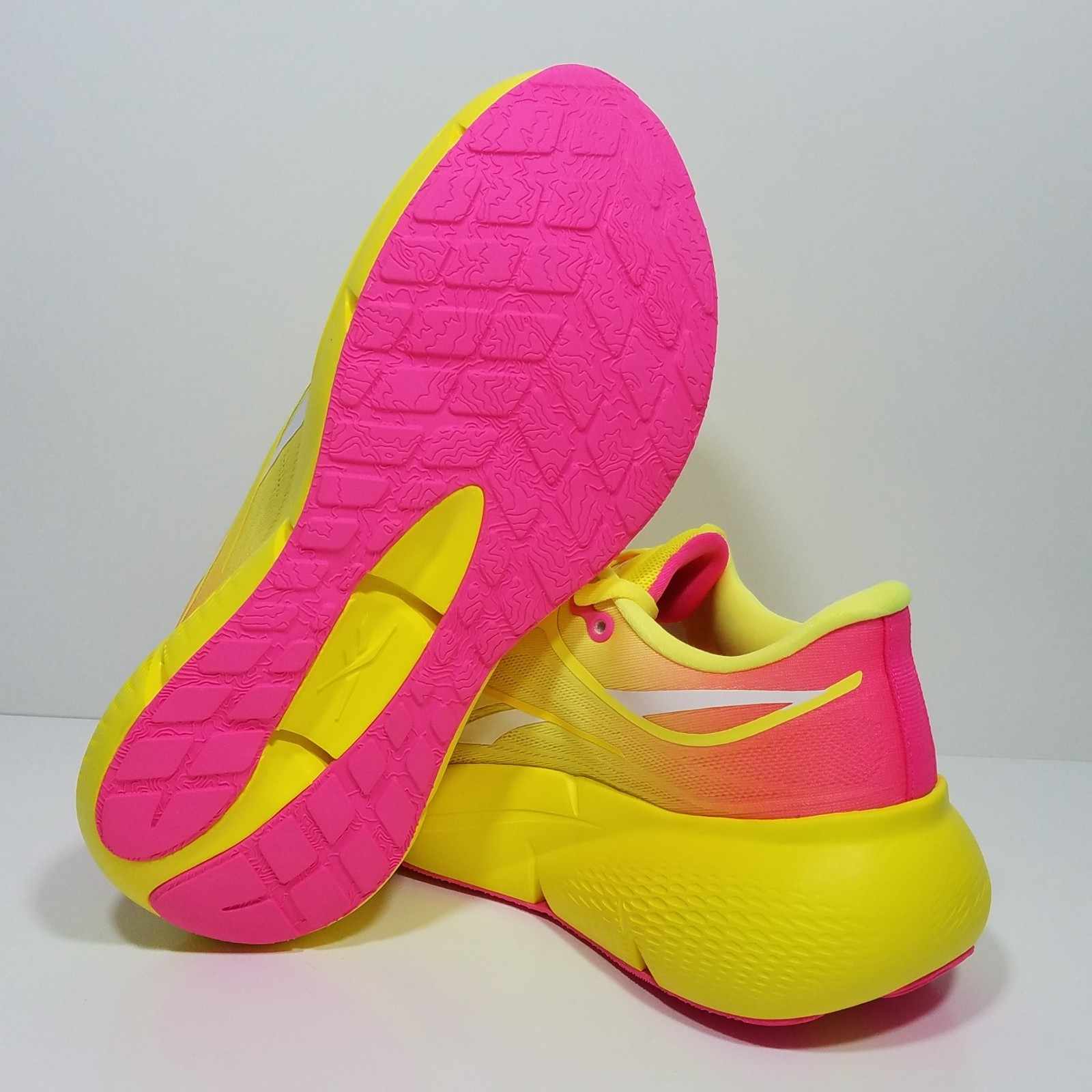 Reebok Zignition “Electric Yellow Atomic Pink” – Women’s Size 7.5 – 100233834