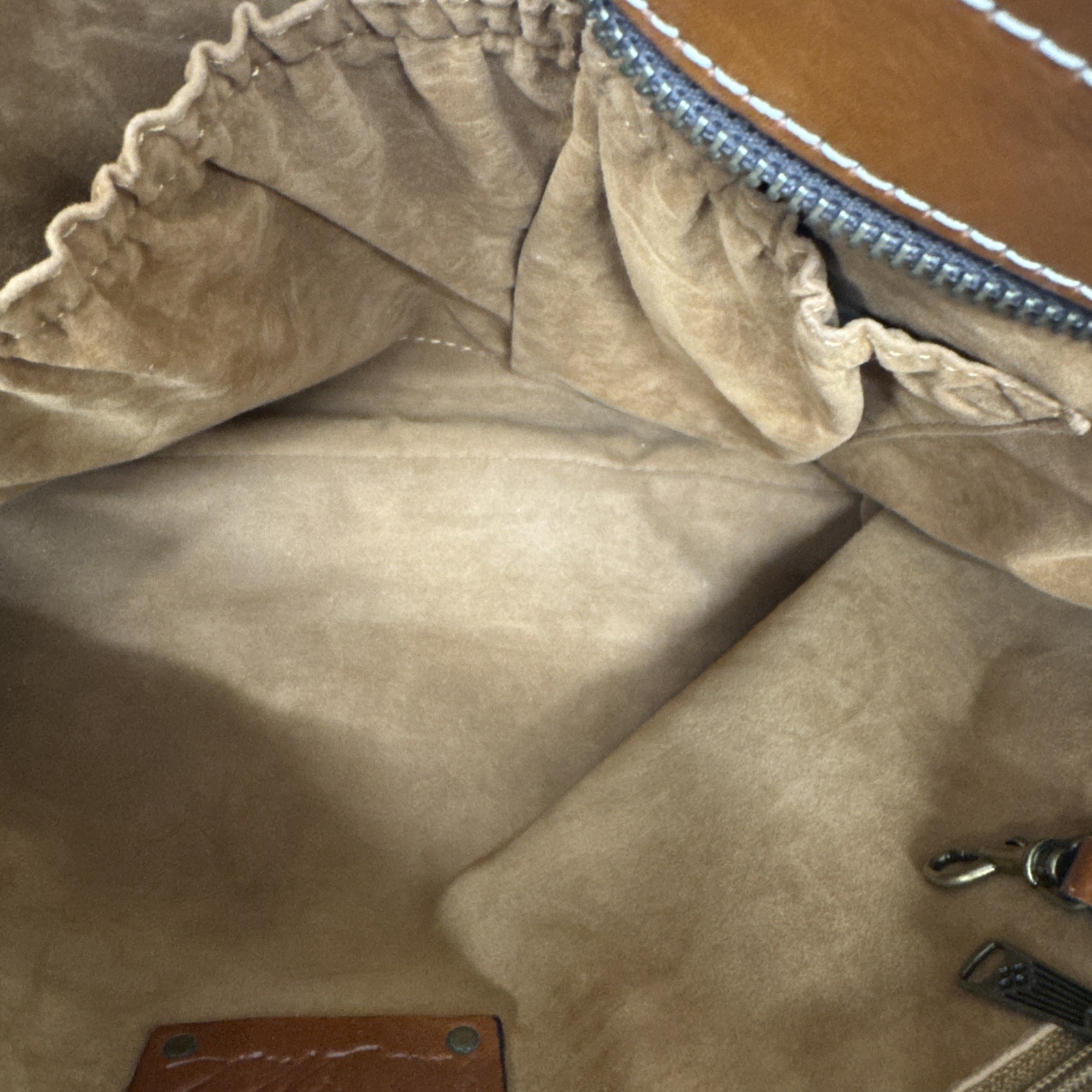 Patricia Nash Leather Tote Clean! Zip closure. Crossbody strap.