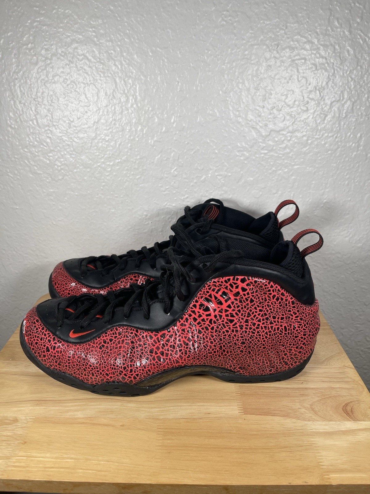 Nike Men’s Basketball Mid Top Sneakers Lace-Up Rubber Outsole Red/Black