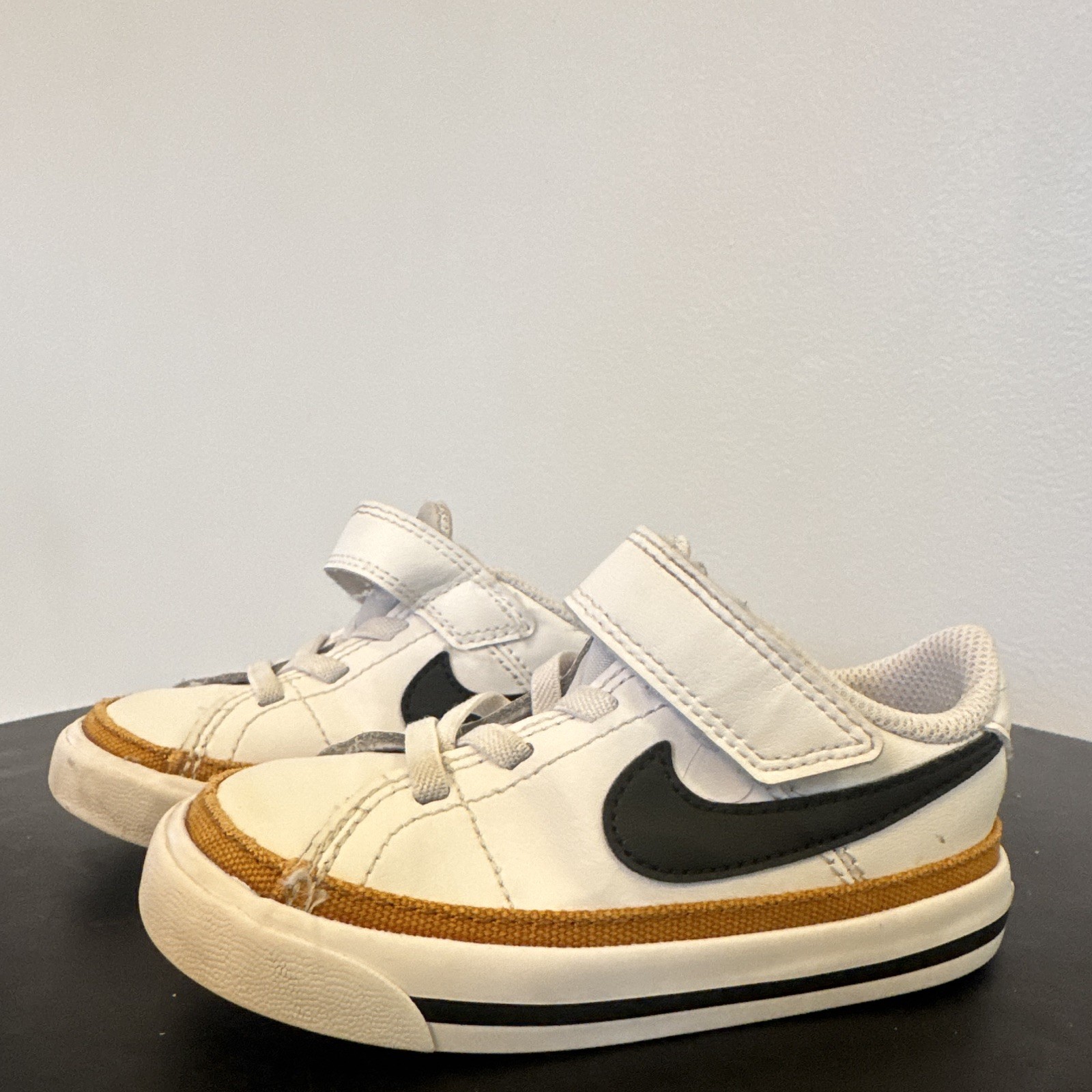 Nike Baby/Toddler Sneakers 7C Low Top Leather Hook & Loop White/Black/Brown