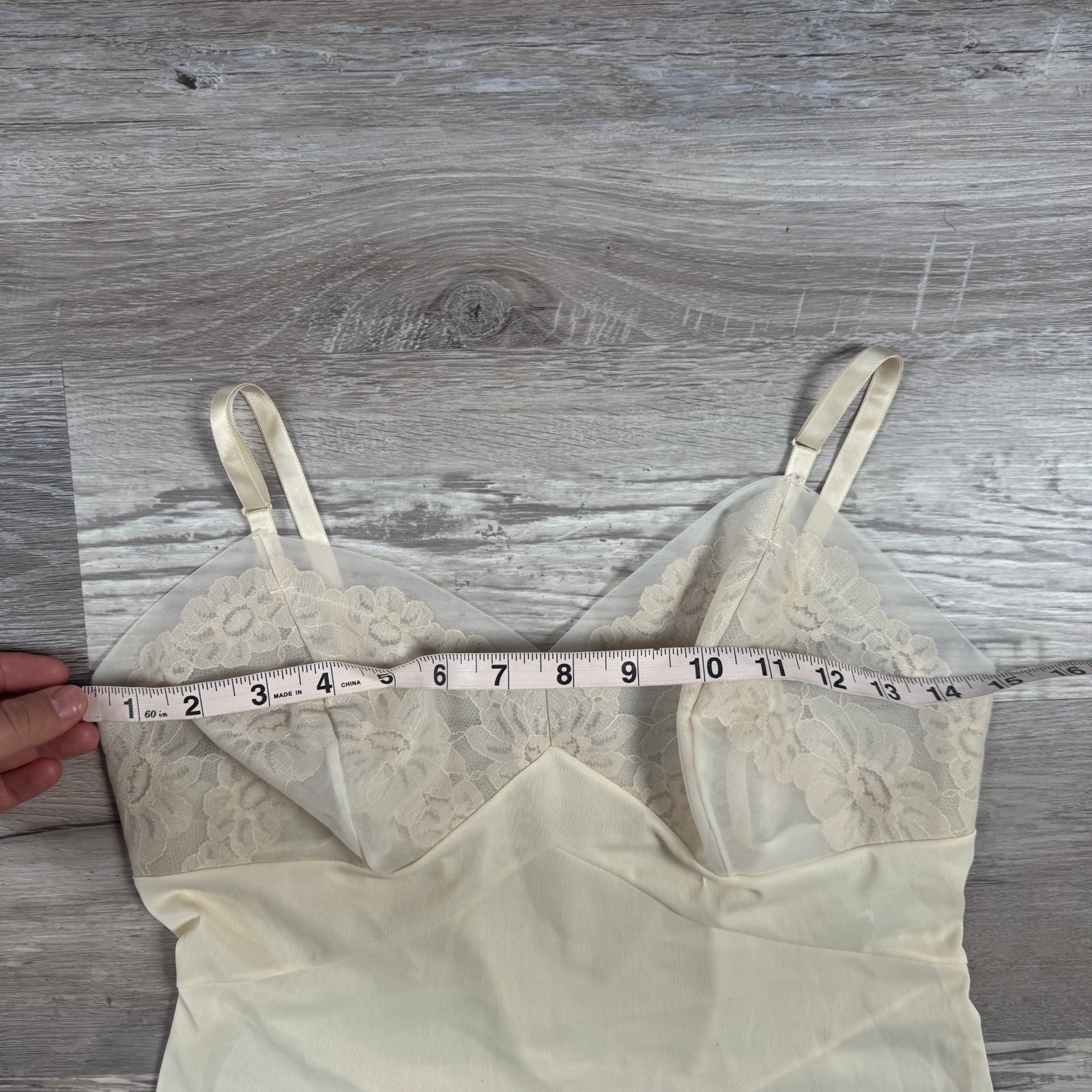 Vintage Vanity Fair 70s Ivory Lace Full Slip Dress 32L Coquette Nylon Lingerie