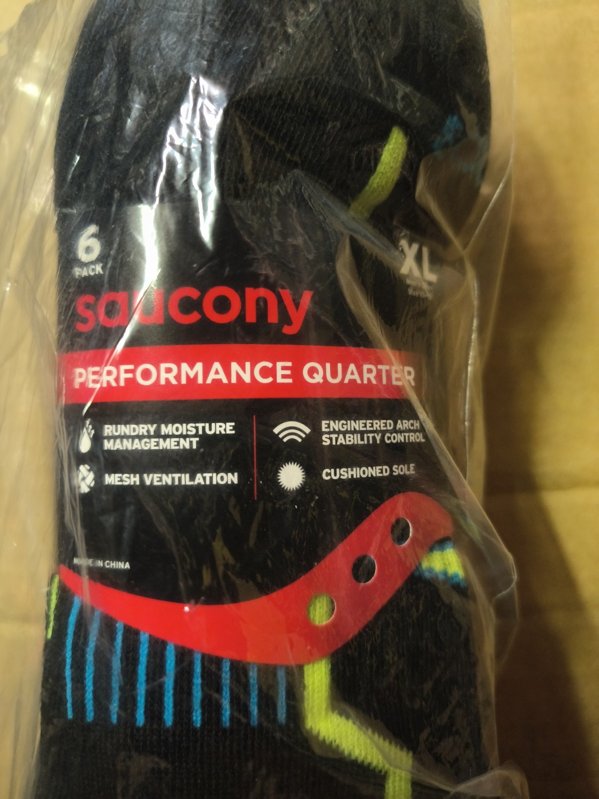 Saucony Men’s RunDry Performance Quarter Socks (6 Pairs) Black size XL (13-15)