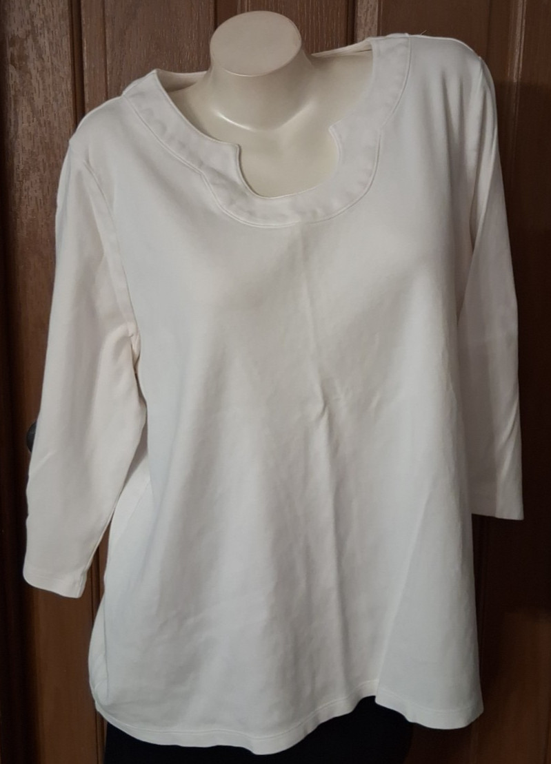 Kim Rogers Woman White Tee Bracelet Sleeves Scoop Neck Half Circle Plus Size 3X
