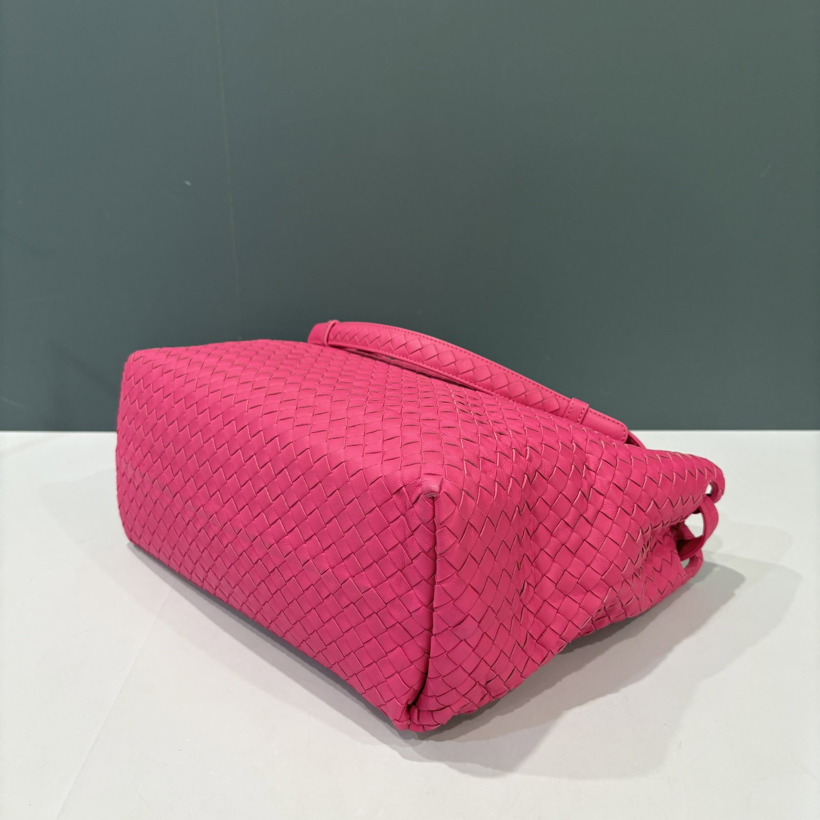 Bottega Veneta Medium Garda Tote Pink Lambskin Intrecciato Nappa (ym030126e0)