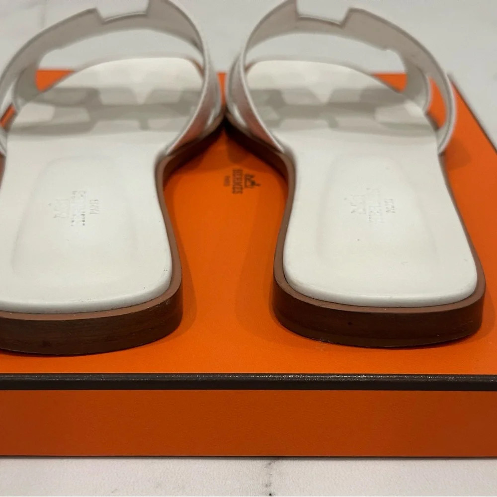 Hermes Oran Sandals in White/Blanc color, size 41.5, with original box