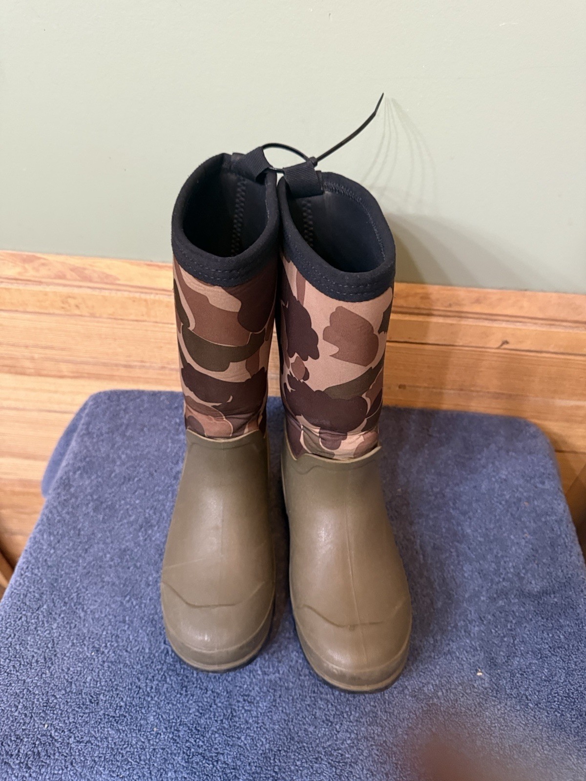 Waterproof Kids Size 3 D Rubber Pvc Boots By Magellan Gently Used.