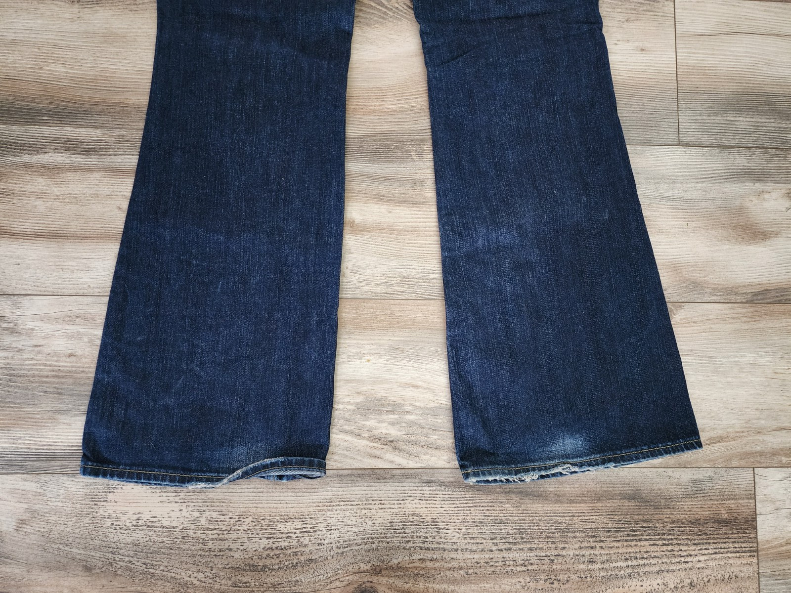 Silver Jeans Eden Flare Womens Jeans | Dark Wash Distressed | sz 31/33