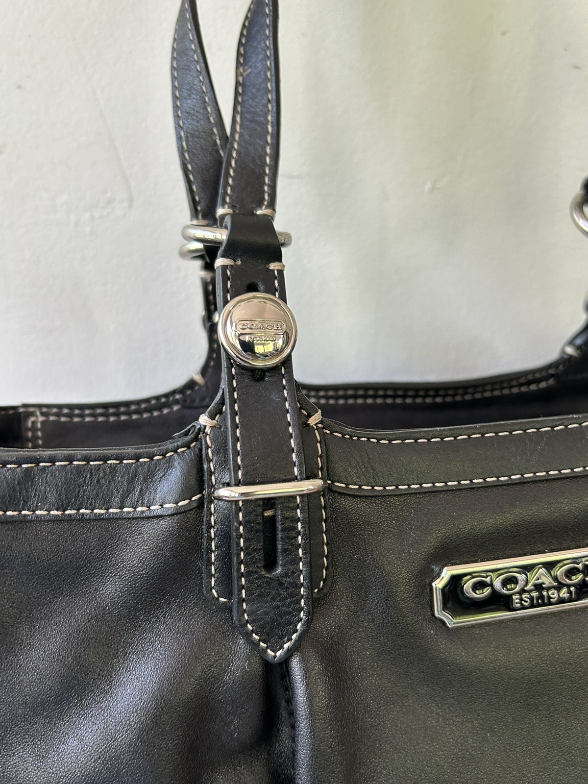 Coach gallery East west Black s atchel Bag Zip Closure. Coach F15147 *Read‼️
