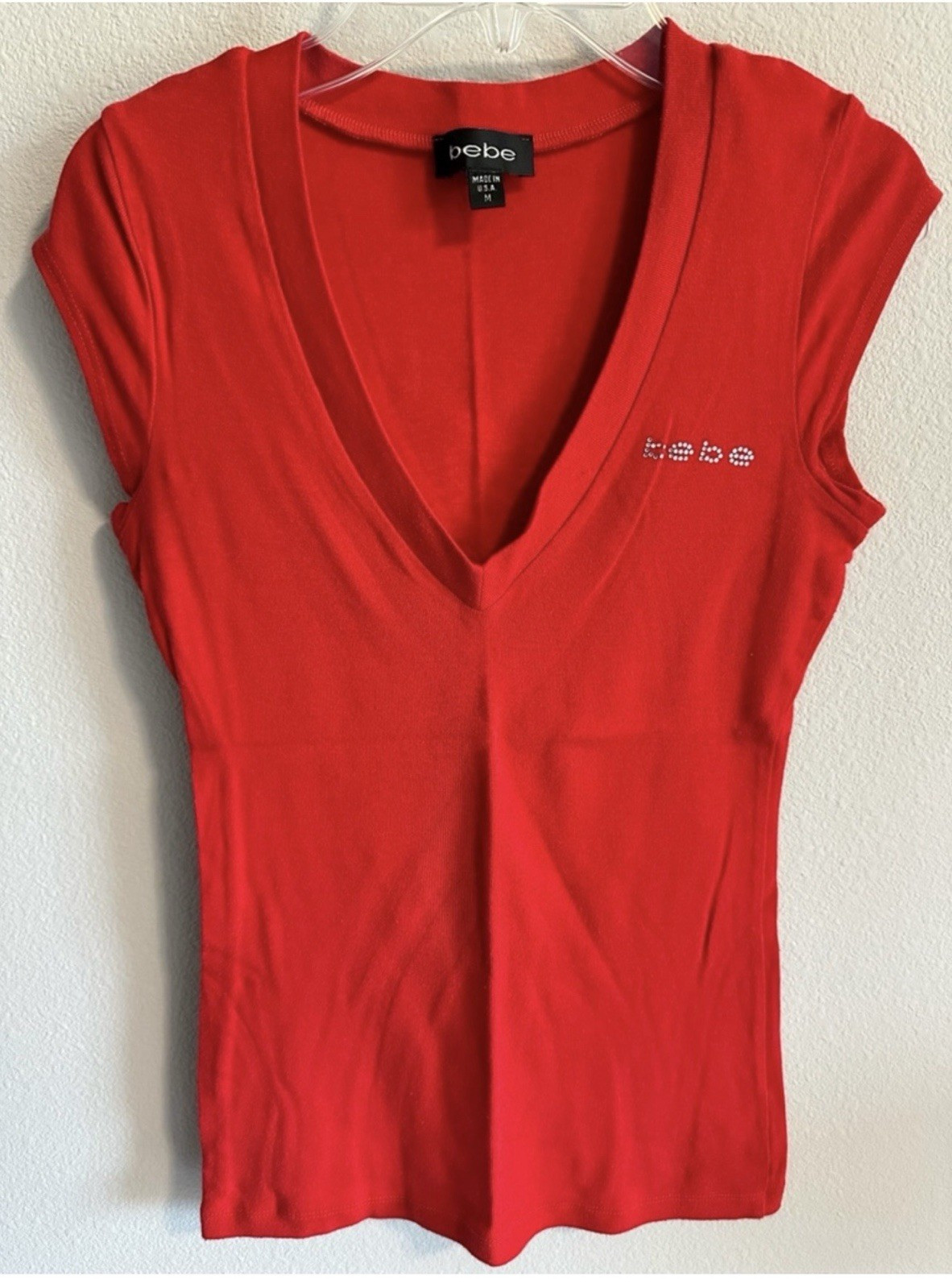 bebe Women’s Red V-Neck Rhinestone Logo Solid Cap Sleeve T-Shirt, Size M