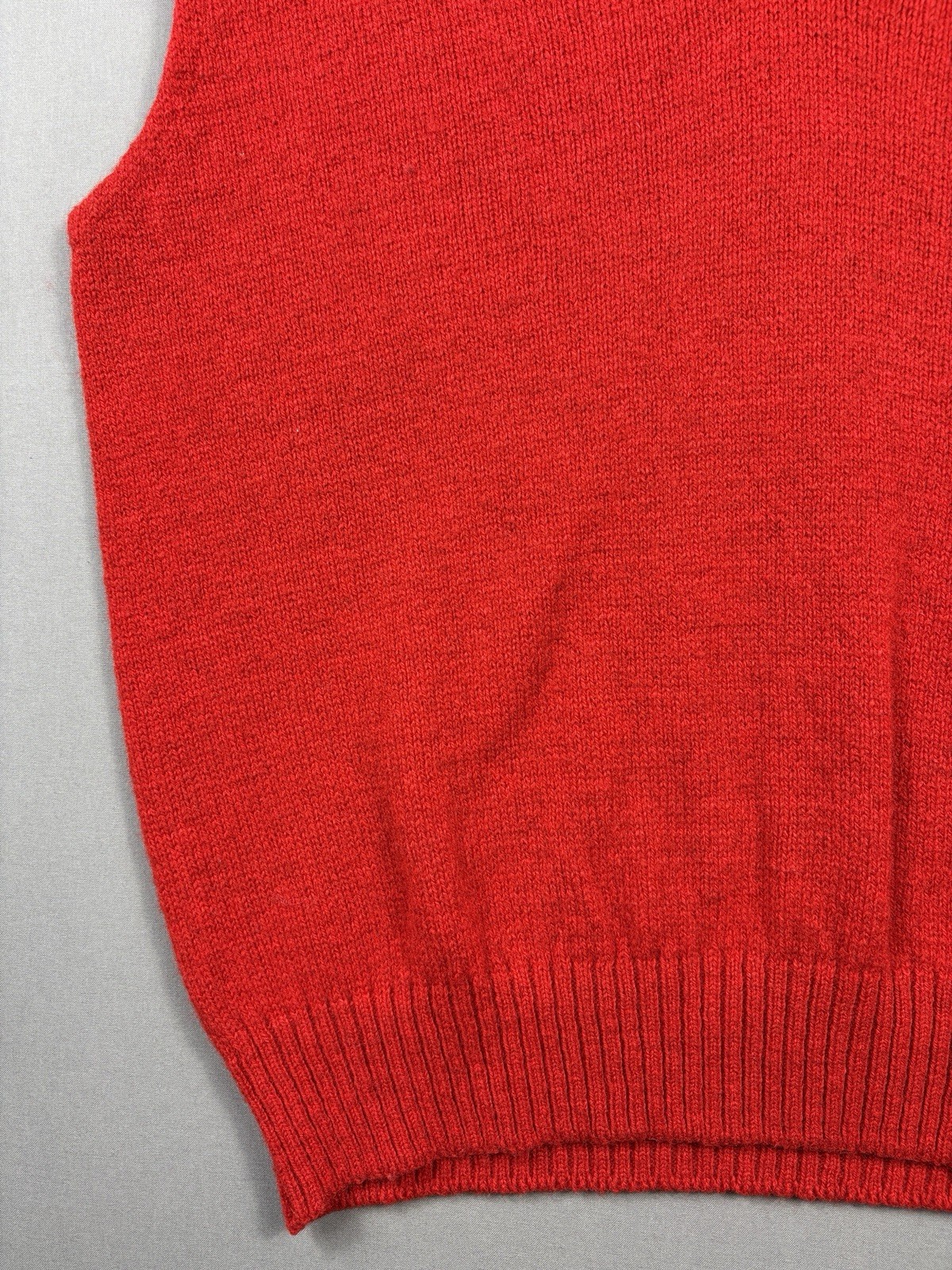 Vintage 80s 90s Jantzen Sweater Vest Mens Sz L Red V Neck Acrylic USA Made Golf