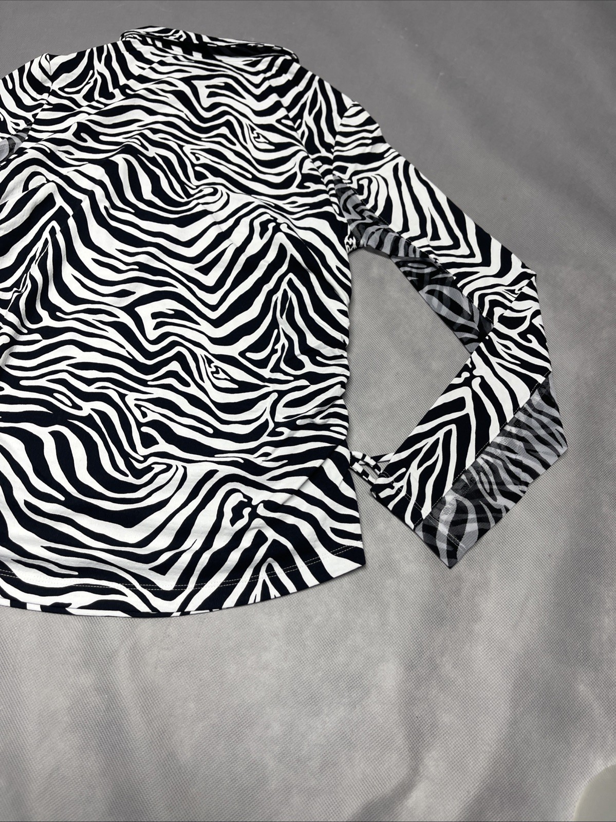 IBKUL Black & White Cecilia Zebra Print Long Sleeve Small Drawstring UPF 50+
