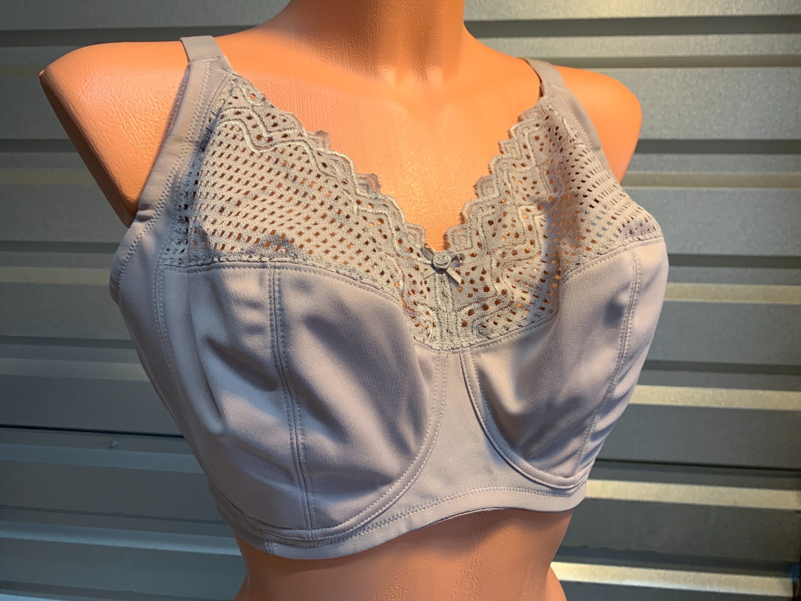Glamorise ComfortLift Wire‑Free Bra • Full Coverage • Soft Lace • Support • 40F