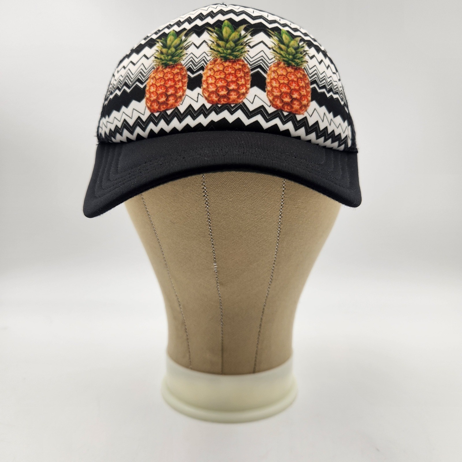 Black White Chevron Pineapple Trucker Hat Snapback Mesh Cap One Size EUC