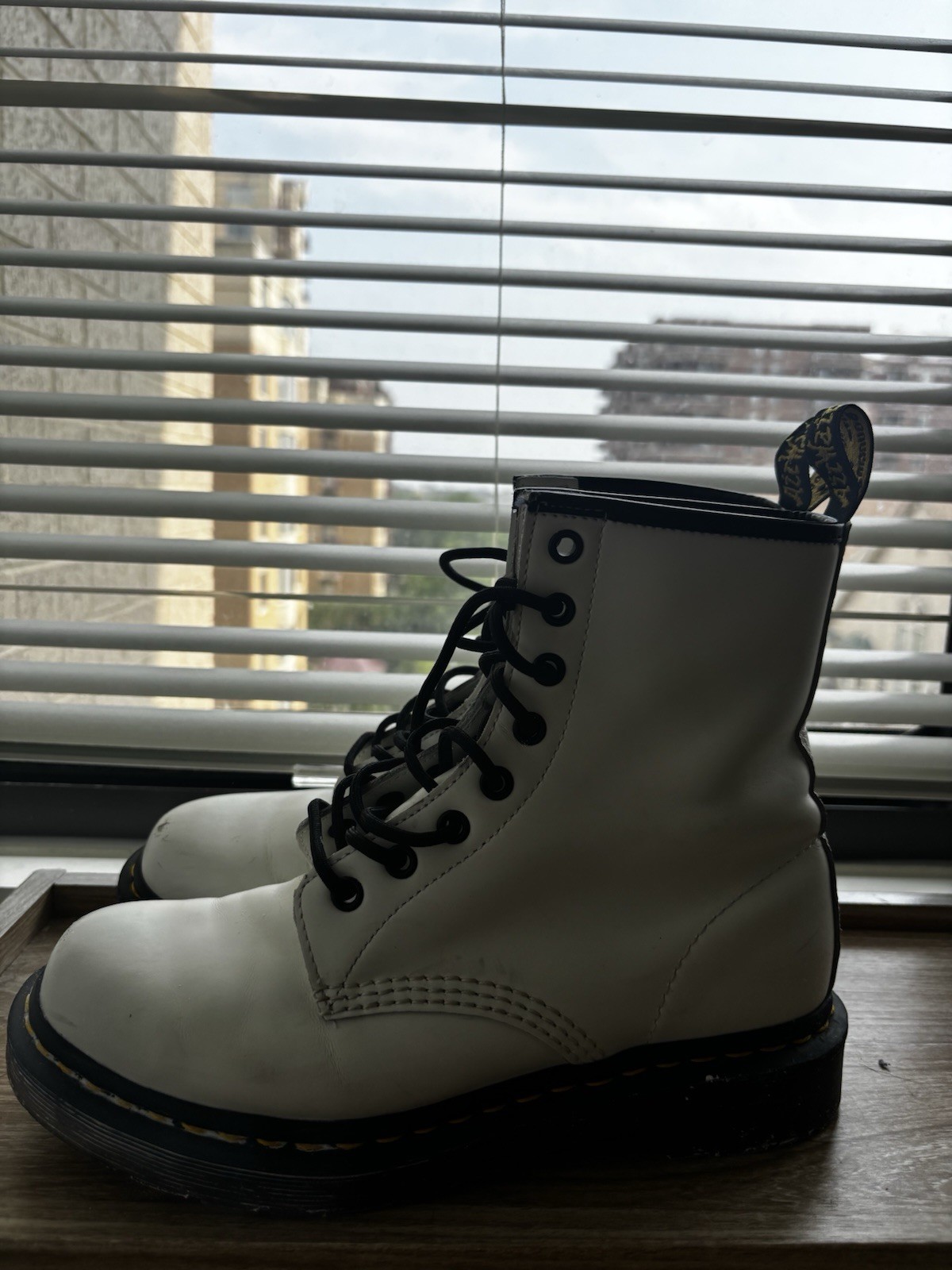 Dr. Martens 1460 White Leather Combat Ankle Boots Lace Up Womens US 8 EU 39