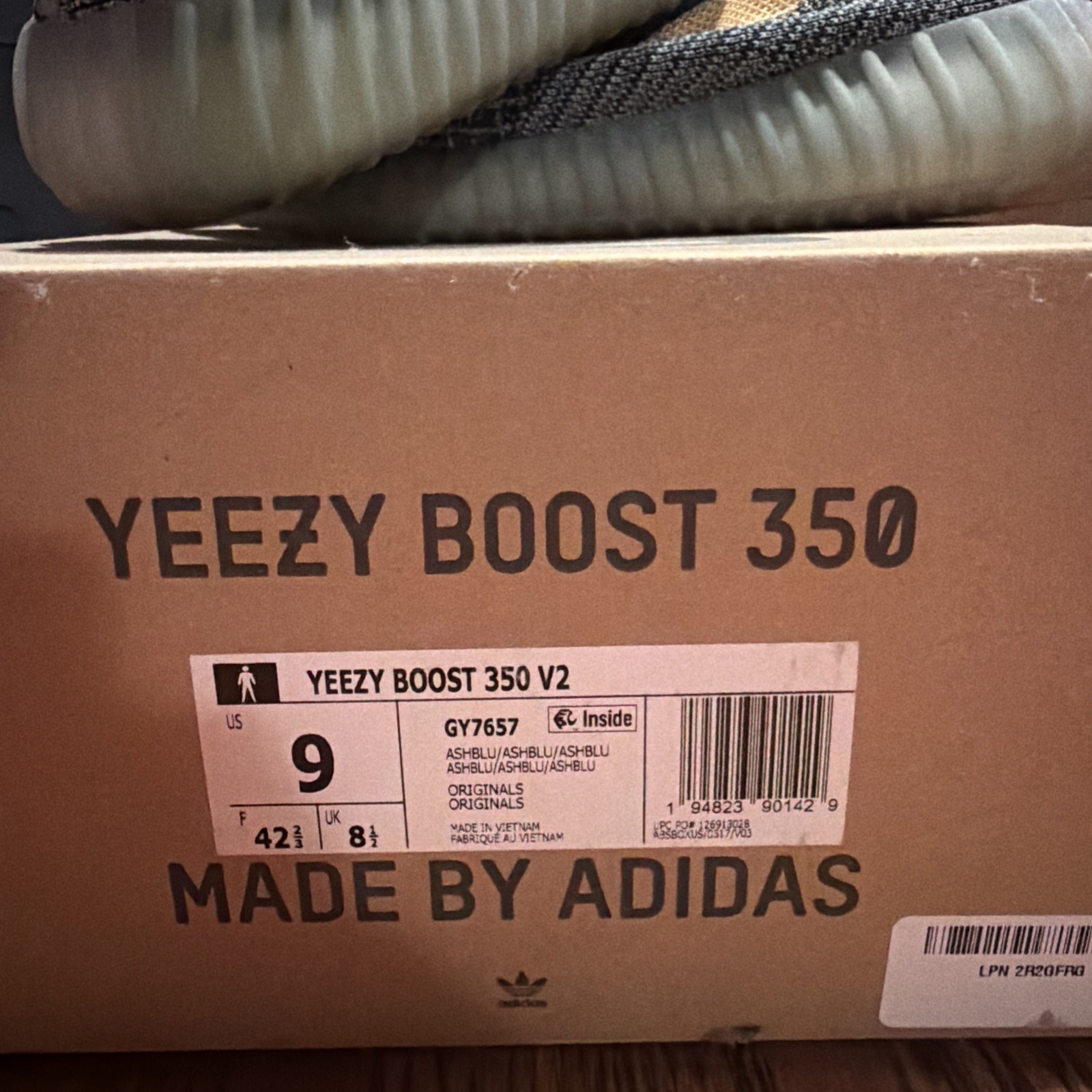 adidas Yeezy Boost 350 V2 Men’s Size 9 Ash Blue, GY7657