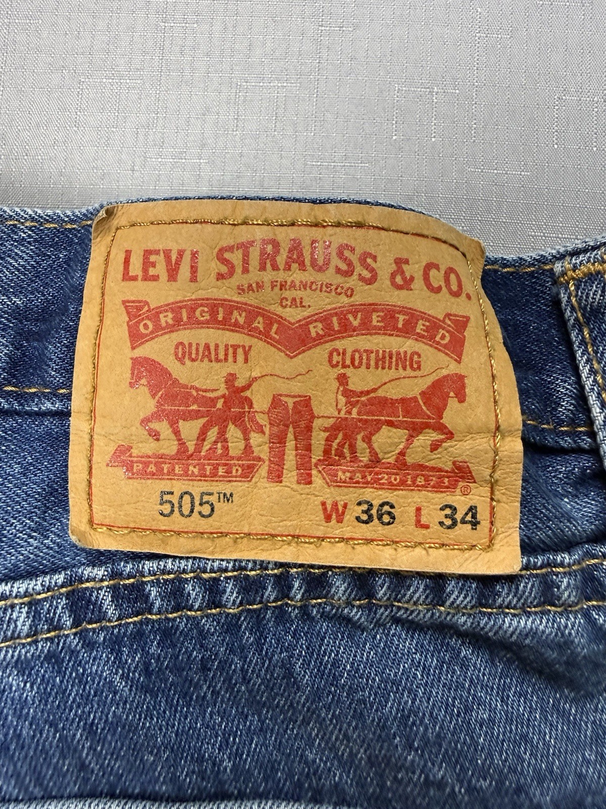 Levi’s 505 Men’s Jeans W36 L34 Regular Fit Straight Leg Medium Wash Blue Denim