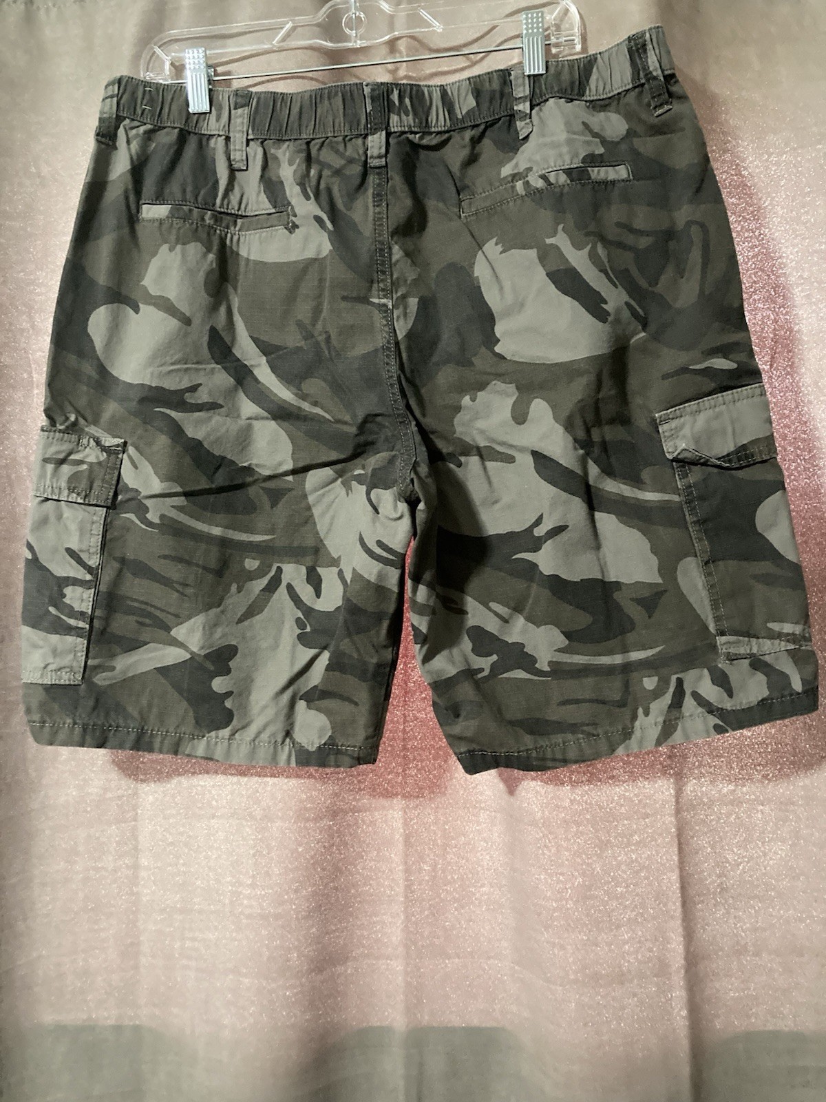 Wrangler Men’s Gray/Black Camo Cargo Shorts Cotton Canvas 10″ Inseam 1060FTW1V