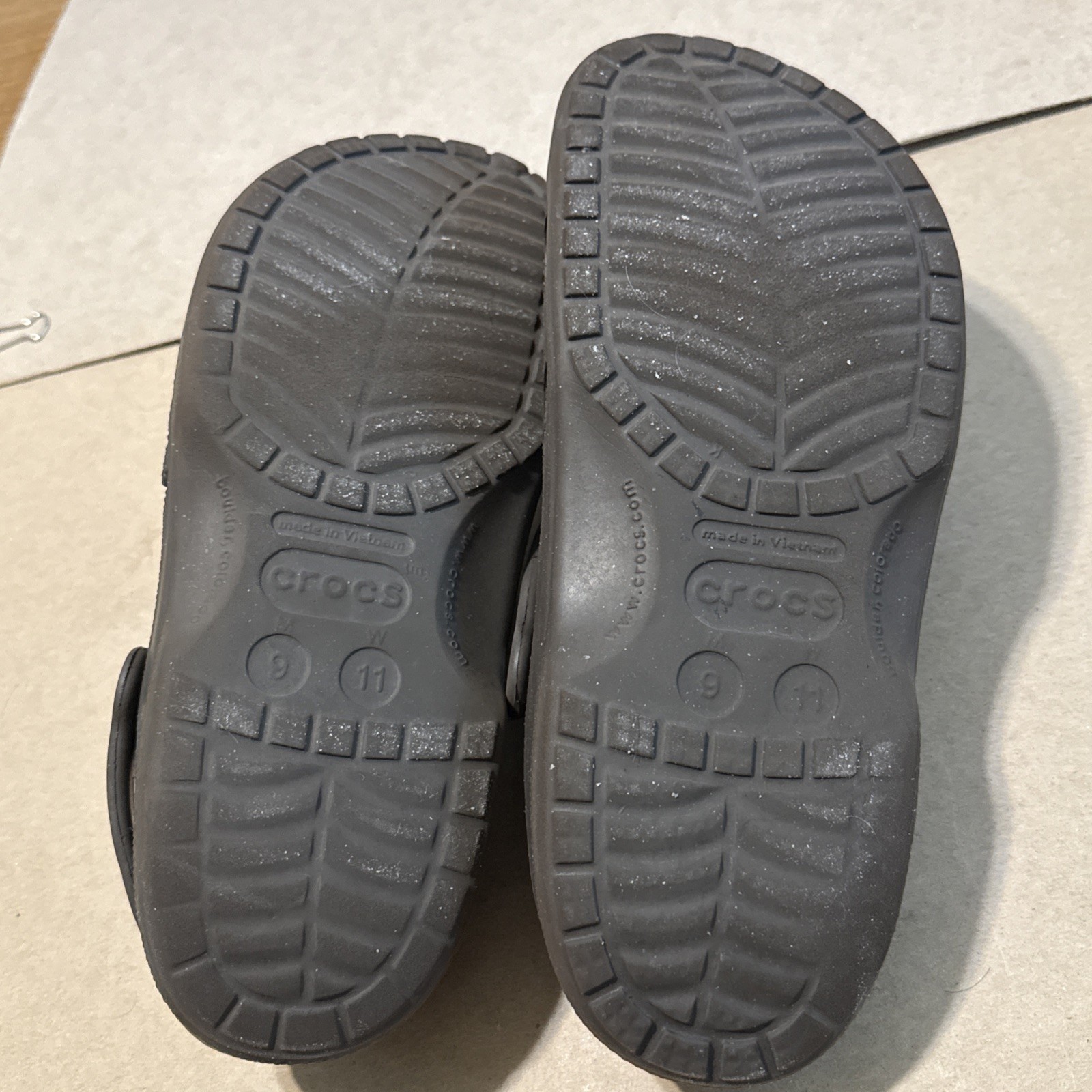 CROCS Baya Dark Brown Clogs M9 W11 – Preowned Very Clean