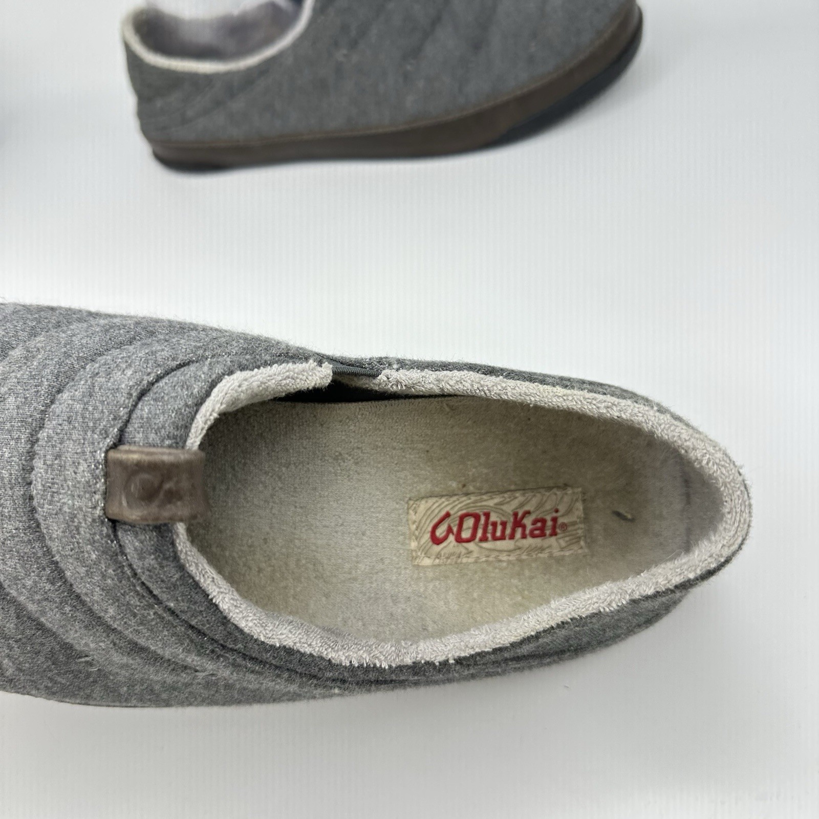 OluKai Mahana Men 11 Dark Shadow Quilted Jersey Drop-In Heel Slipper