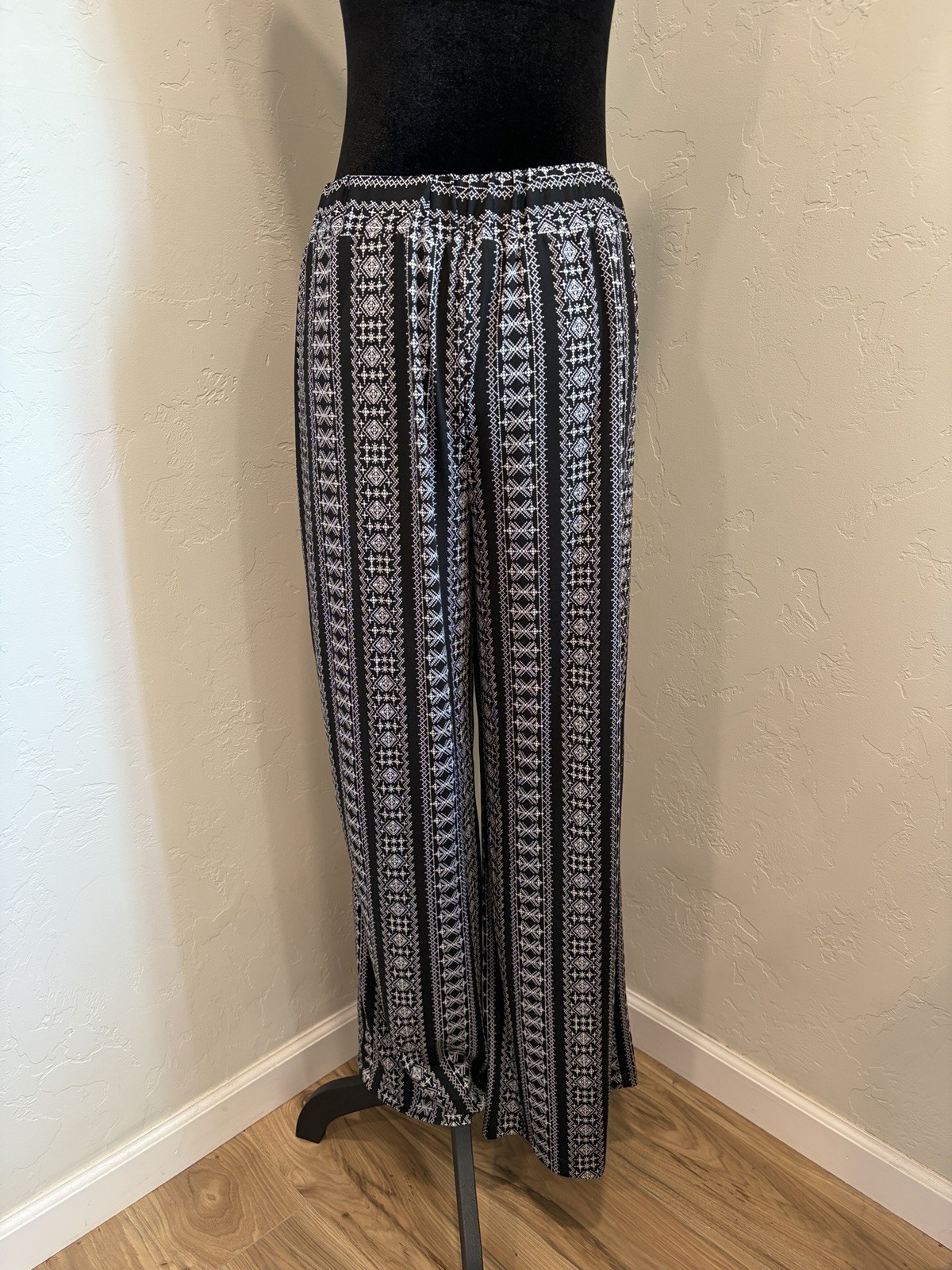 Robert Louis Women’s Black White Geometric Flat Front Wide-Leg Pants L