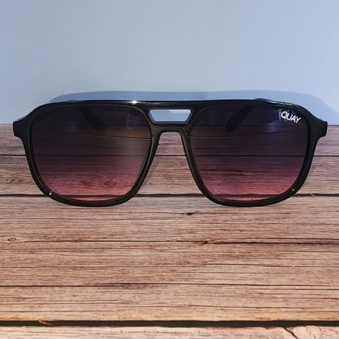 QUAY On The Fly Sunglasses Brand New No Case Black Purple Gradient Lenses