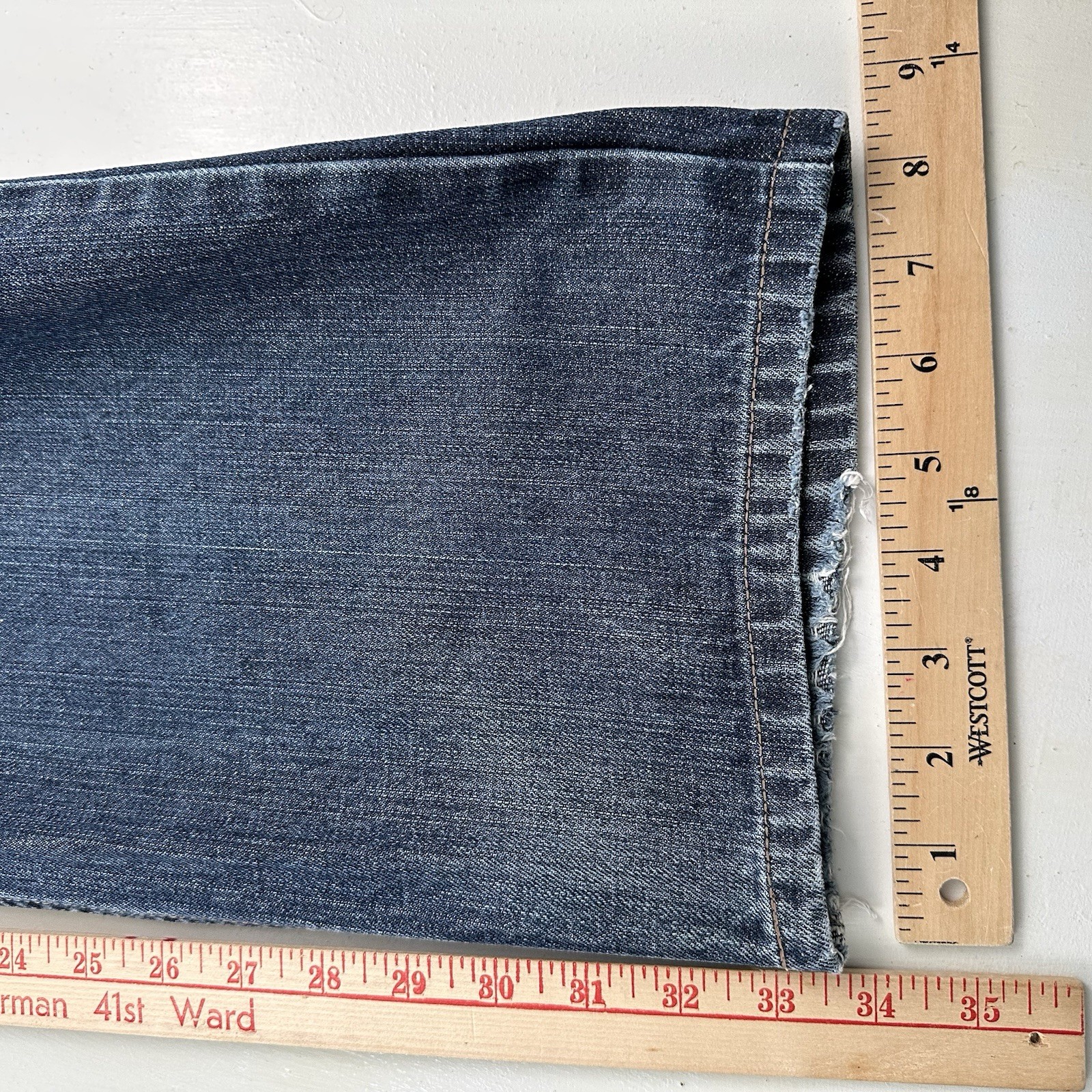 Y2K Levis 550 Relaxed Straight Jeans Fits 36×34 Distressed Blue Dark 100% Cotton