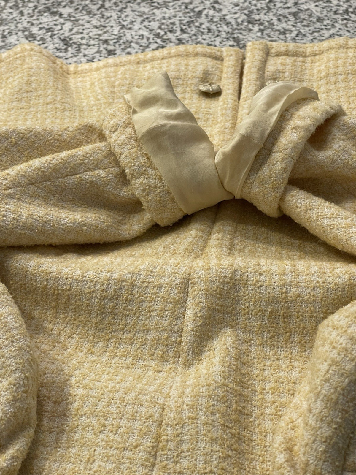 CHANEL 09C light yellow Check Jacket Size 42 Made in France P34739V24898