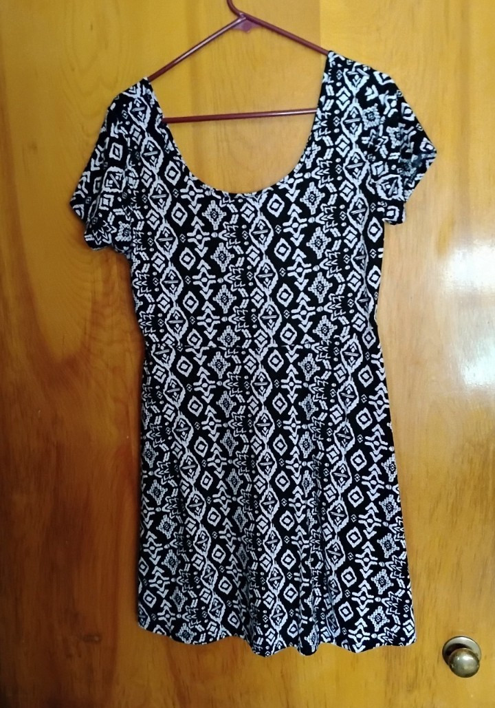 Bobbie Brooks Black/White Geometric Scoop Neck Short Sleeve Mini Dress Women’s L