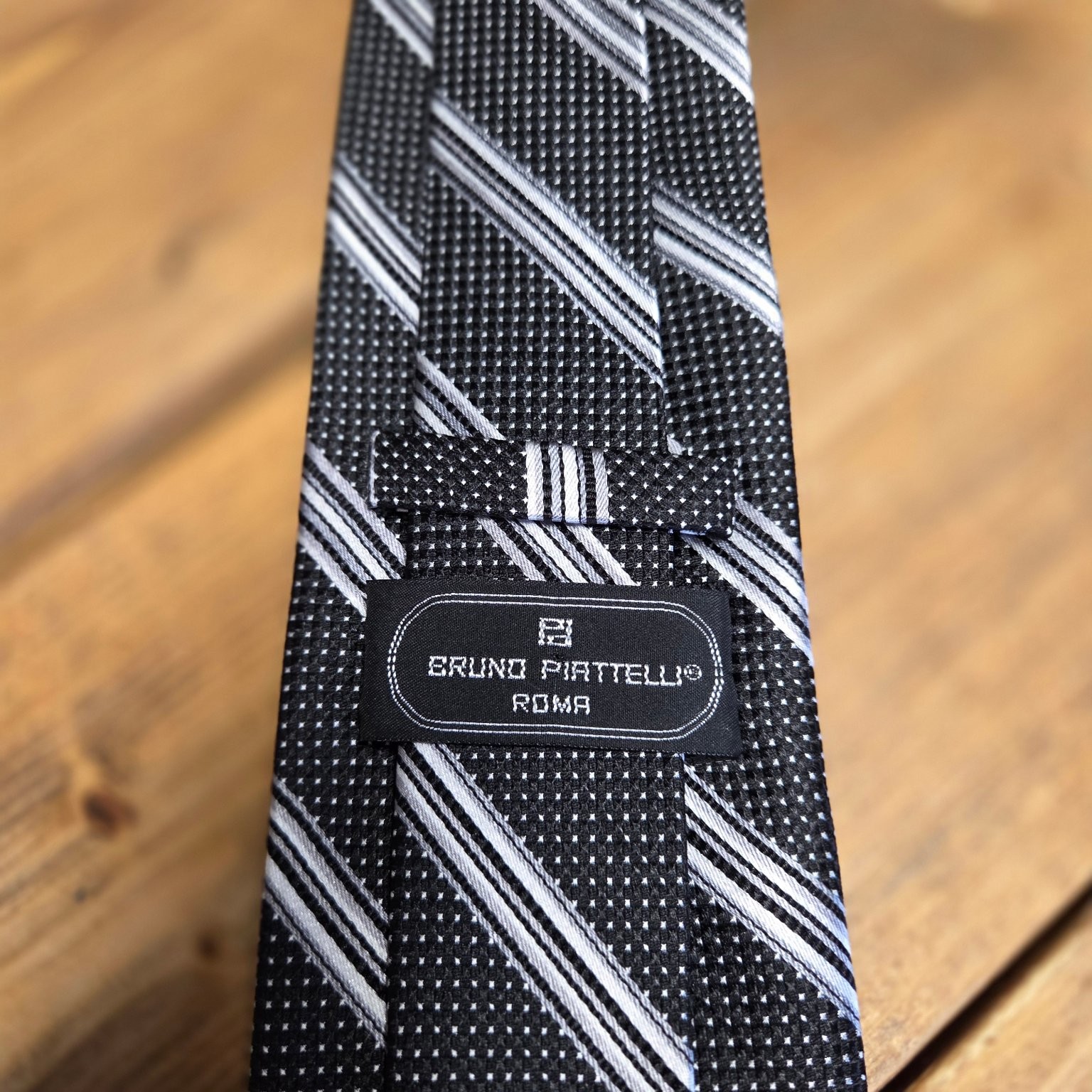 Bruno Piattelli Men’s Tie Black Silver Classic 57-60″ Silk