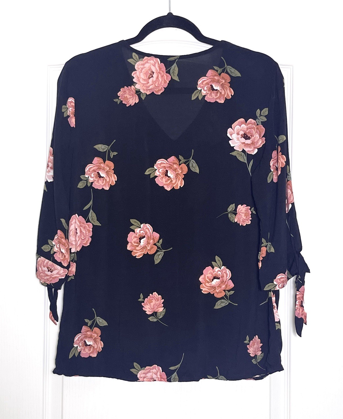 Brina & Em Floral Pink & Black Top Size M V-Neck 3/4 Tie Sleeves Feminine
