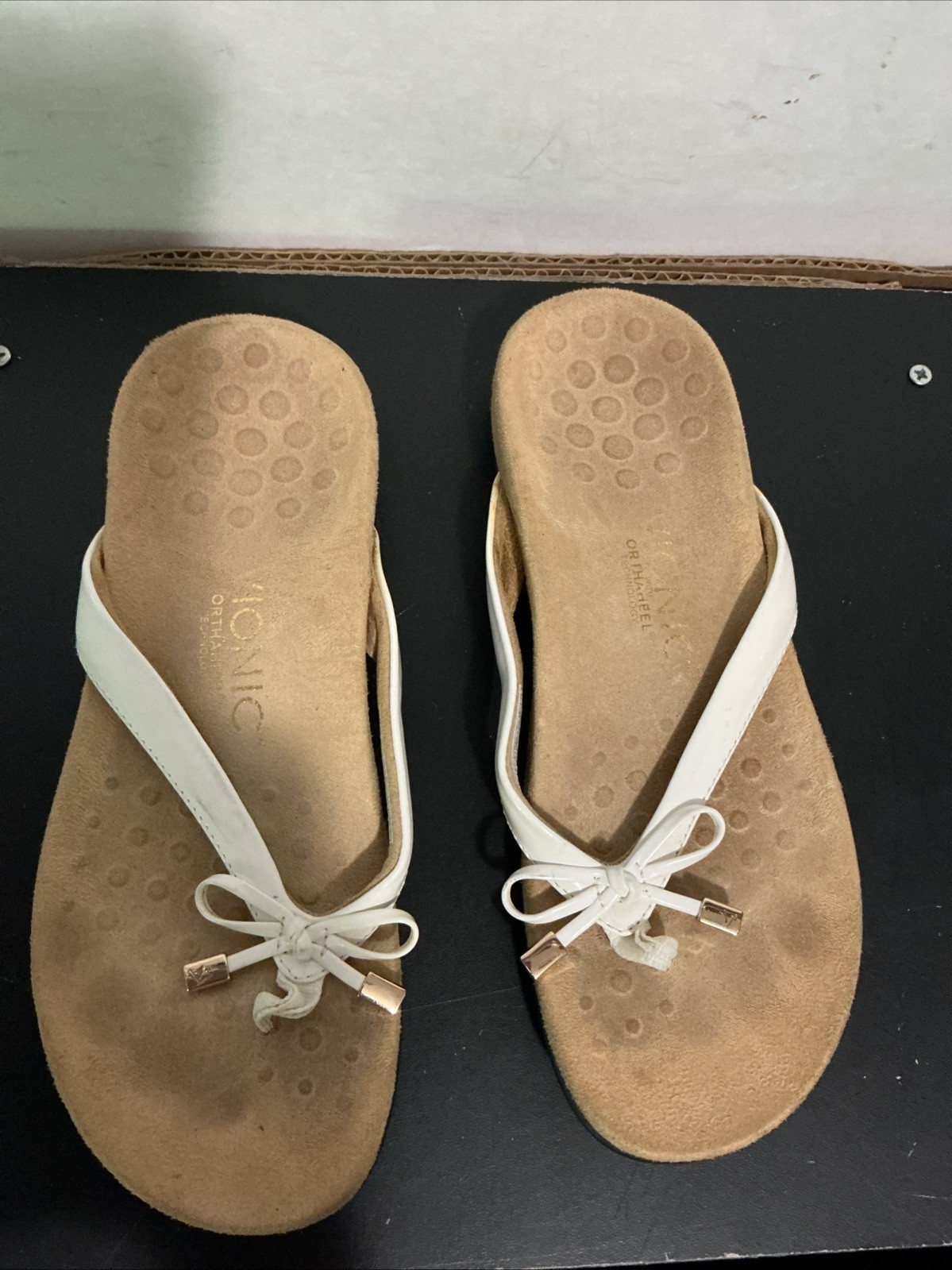 Vionic Bella II White Bow Patent Faux Leather Orthotic Flip Flop Sandals Sz 6