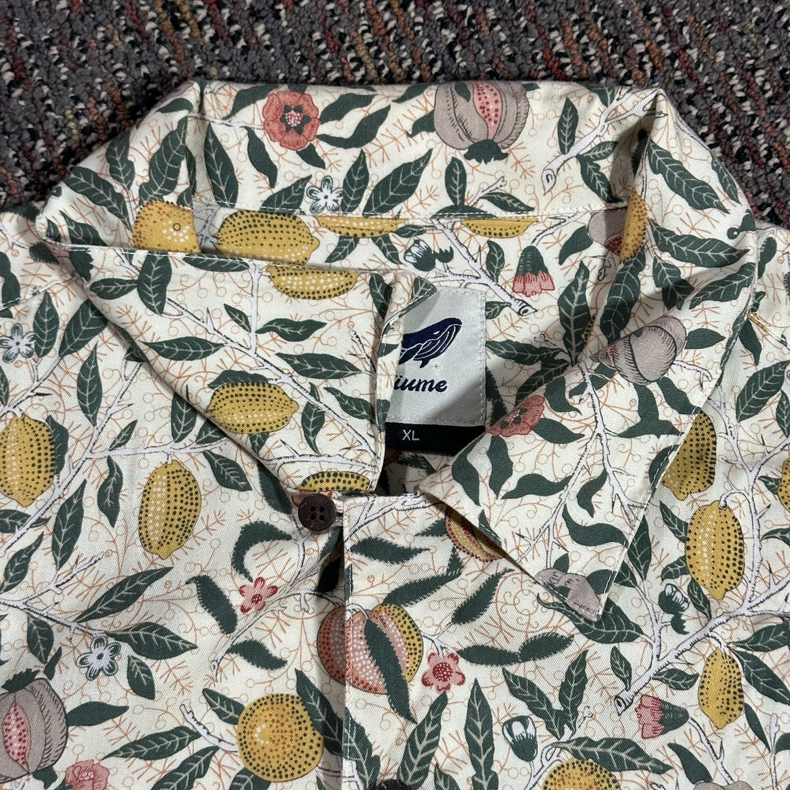 Yiume Men’s Size XL Hawaiian Camp Button Shirt Pomegranate Fruit Floral Tan SS