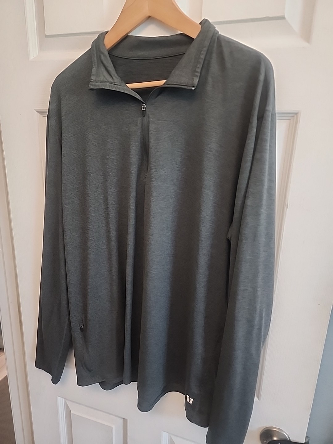 Vuori Men’s Gray 1/4 Zip Stretch Long Sleeve Shirt Pullover Zip Pocket Size XL