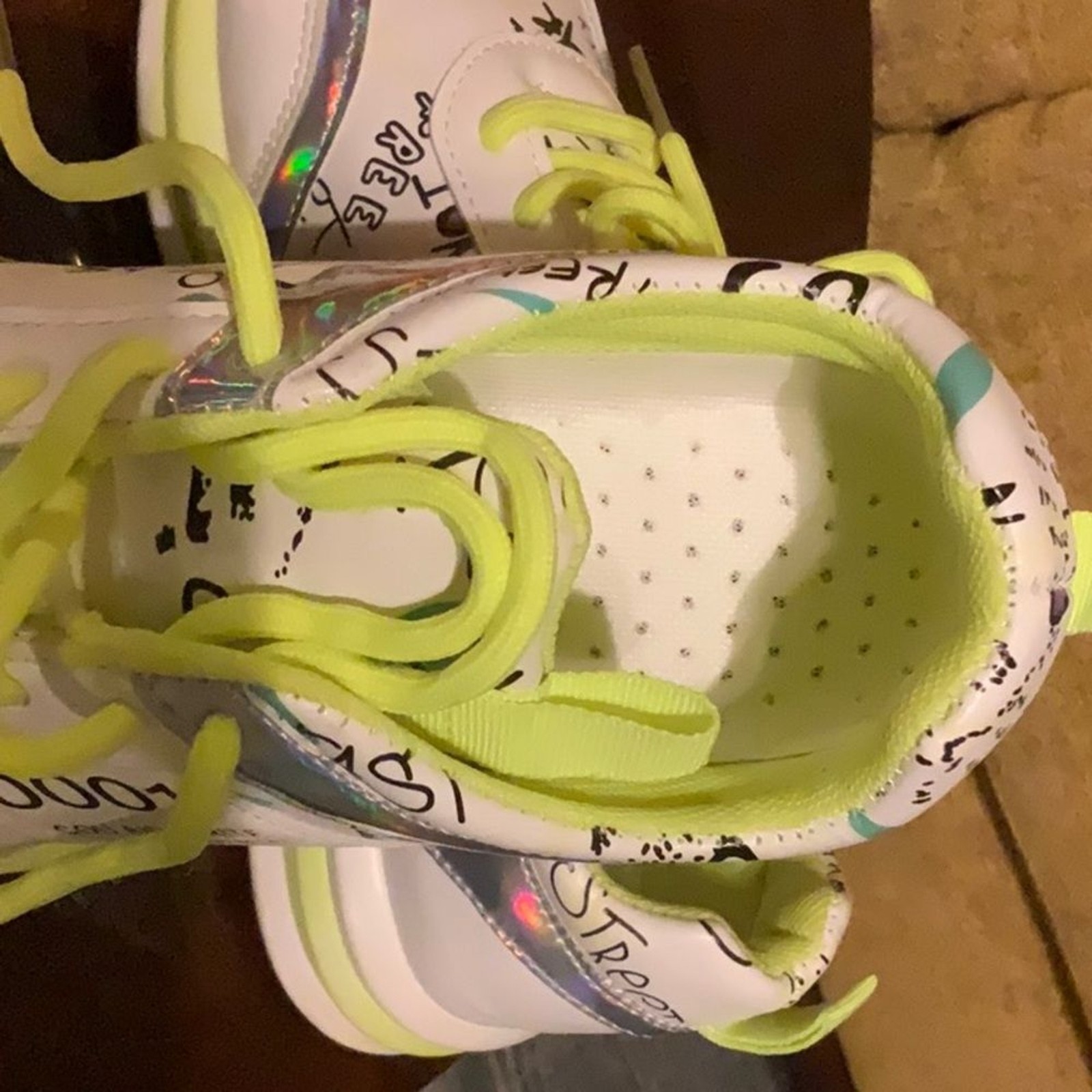 Women size 7 sneaker.