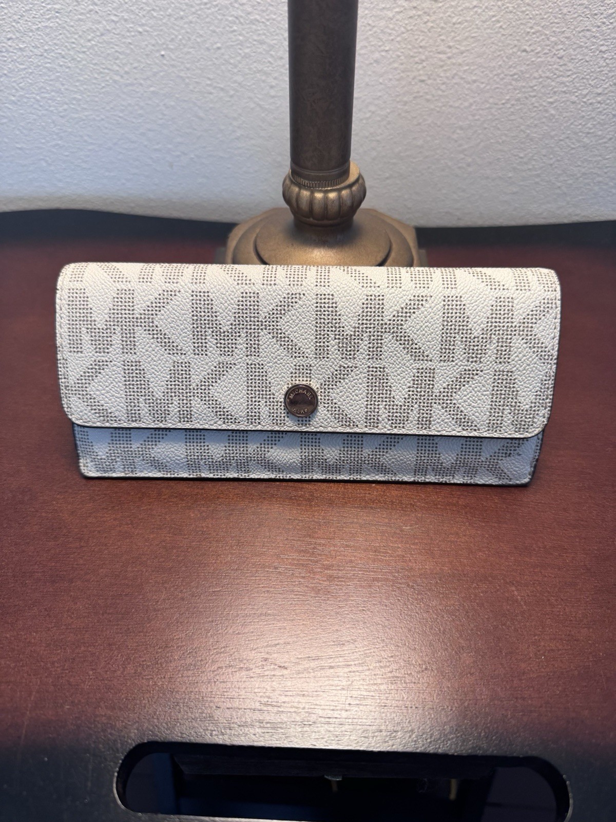 VGUC Michael Kors MK Signature Beige/Brown Snap Wallet w/ Zip Coin Pocket, Cards