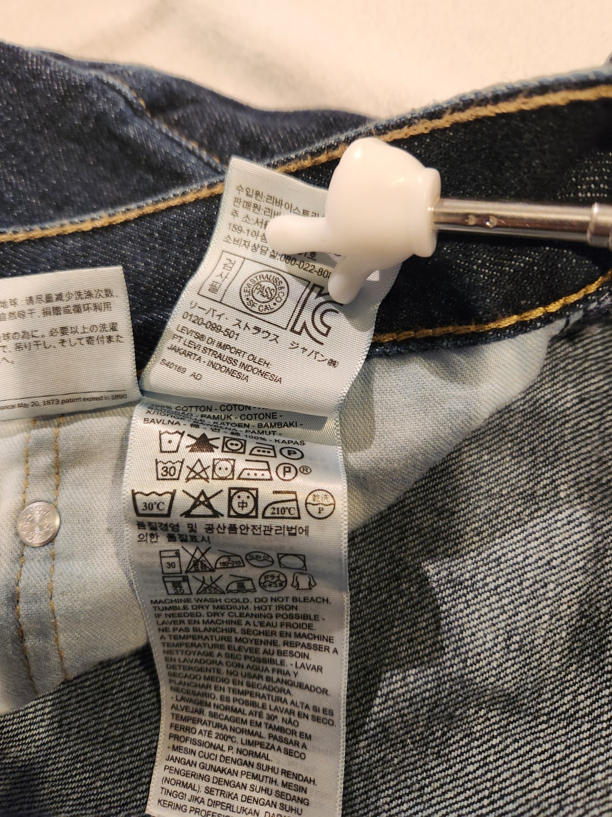 Levi’s Mens Jean 559 Dark Wash Relaxed Staright Leg 40×30 inseam altered 27.5in