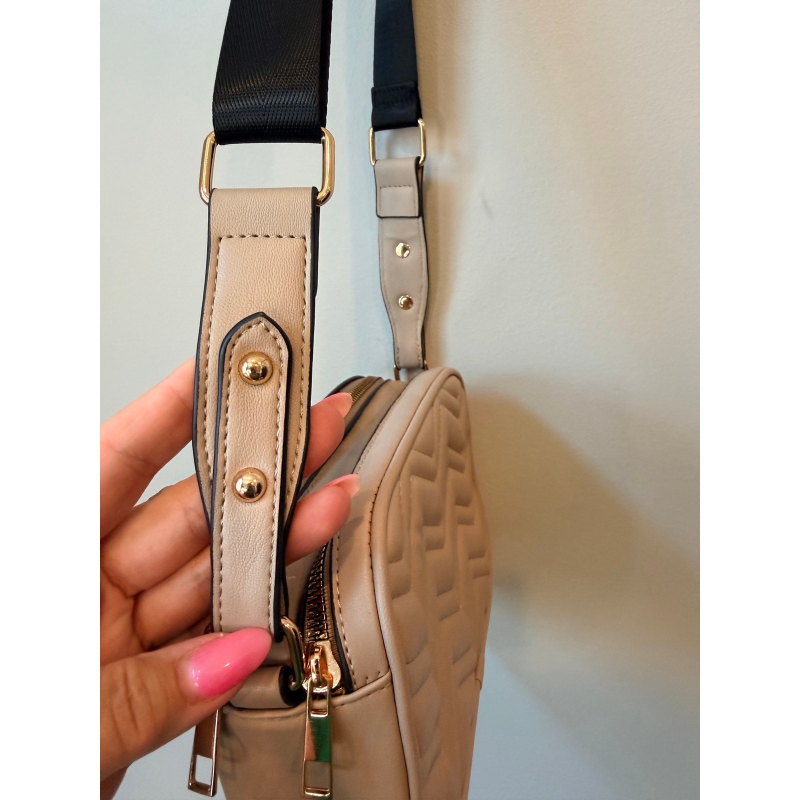 Lily & Ivy Nude Beige Chevron Quilted Camera Bag Crossbody Purse Web Strap