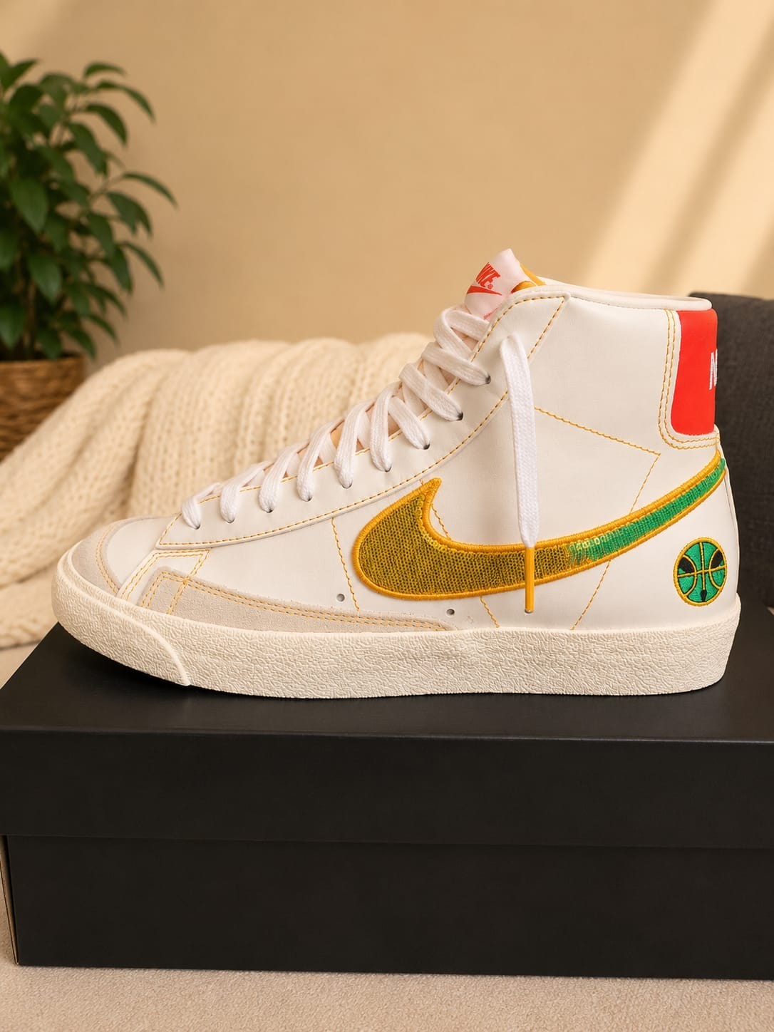 Nike Blazer Mid 77 Vintage Men’s Size 10.5 White Habanero Red BQ6806-177