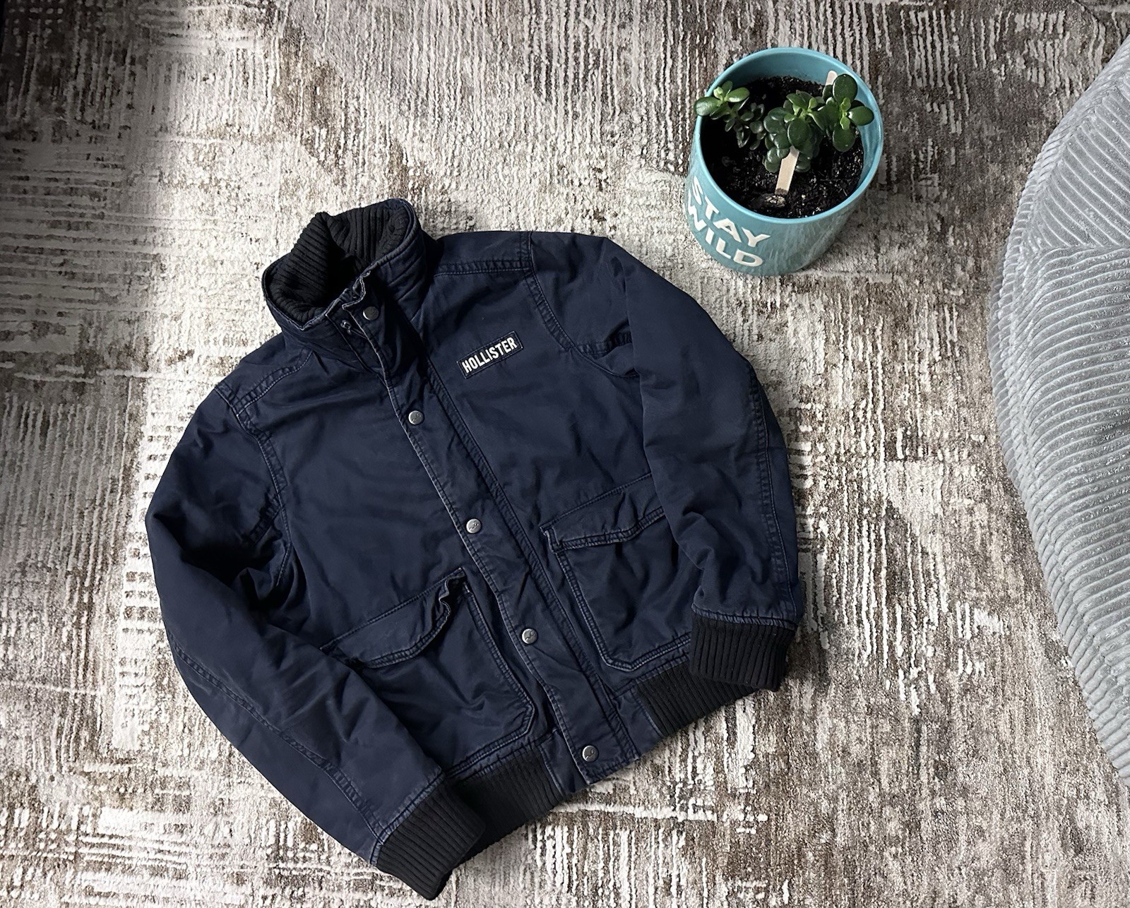 HOLLISTER BOMBER JACKET MILITARY INSPIRED DESIGN LARGE BLUE QUILTED QUALITY Y2K